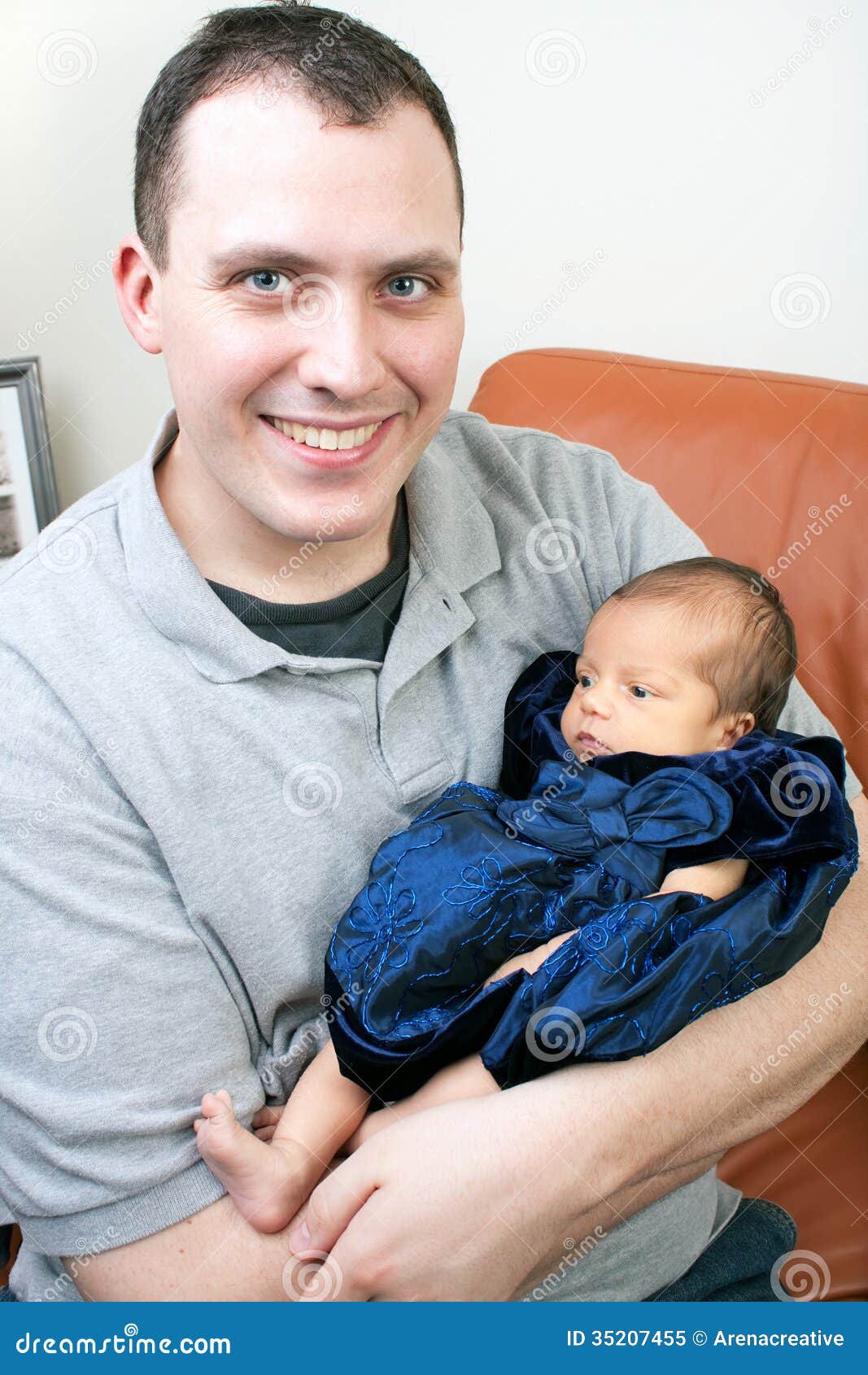 happy-dad-holding-his-daughter-cute-newborn-baby-girl-being-held-her-35207455.jpg