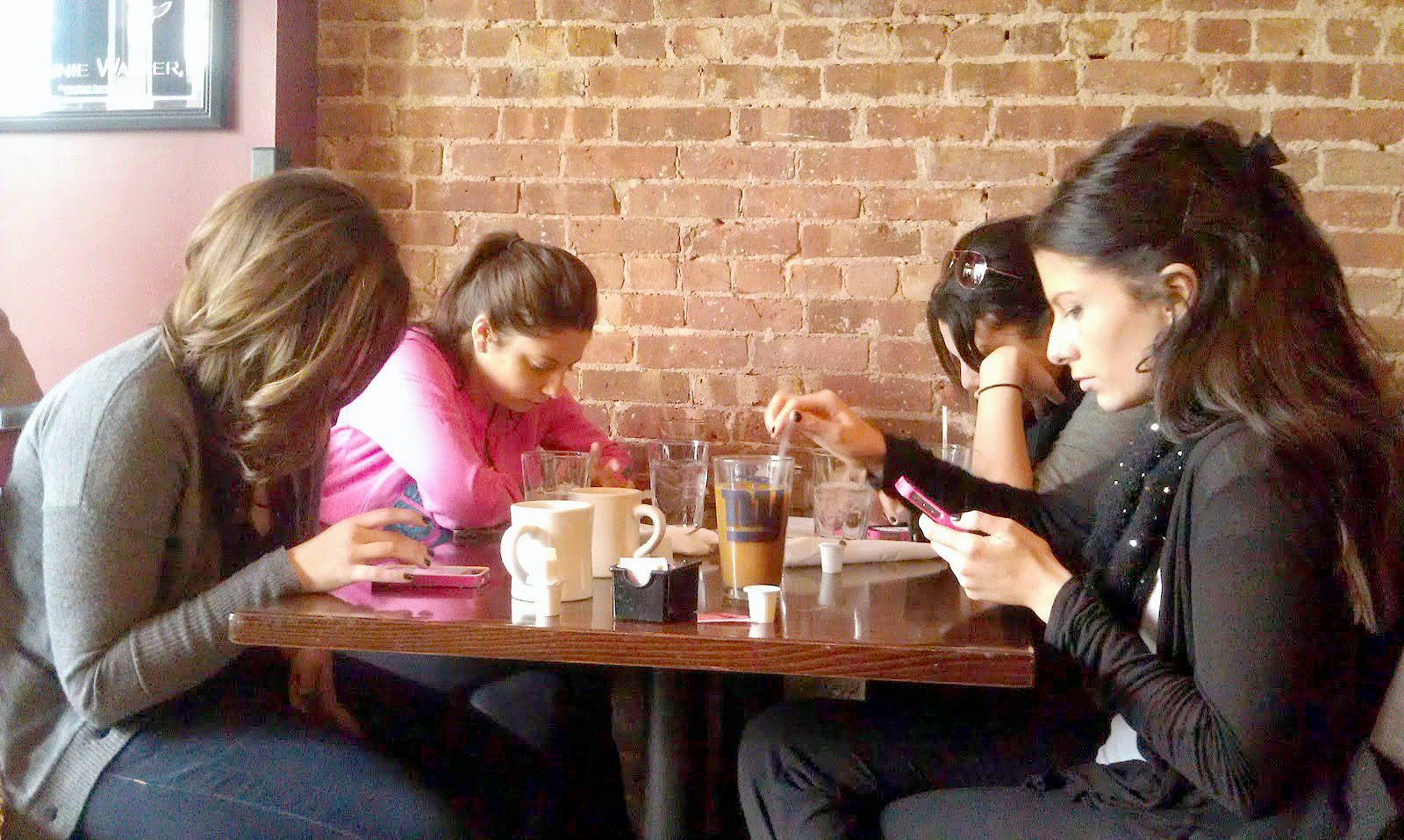 cellphone-etiquette-pic.jpg