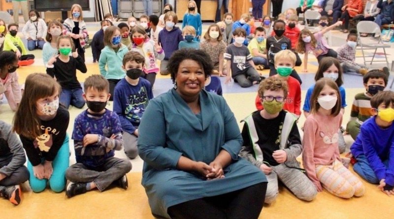 55997-stacey-abrams-panics-deletes-maskless-photo-of-her-surrounded-by-masked-children-during-visit-to-georgia-elementary-school.jpg